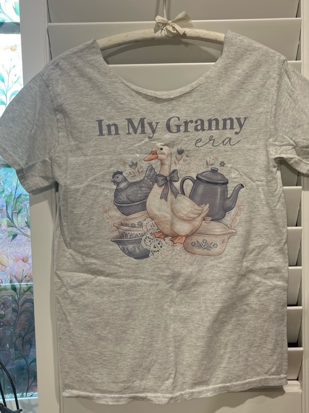 In My Granny Era Girls' Light Gray Graphic Tee